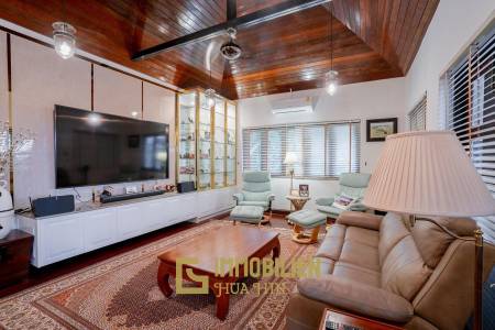 White Lotus 1: 5 Bedroom Bali Style Villa in Great Location