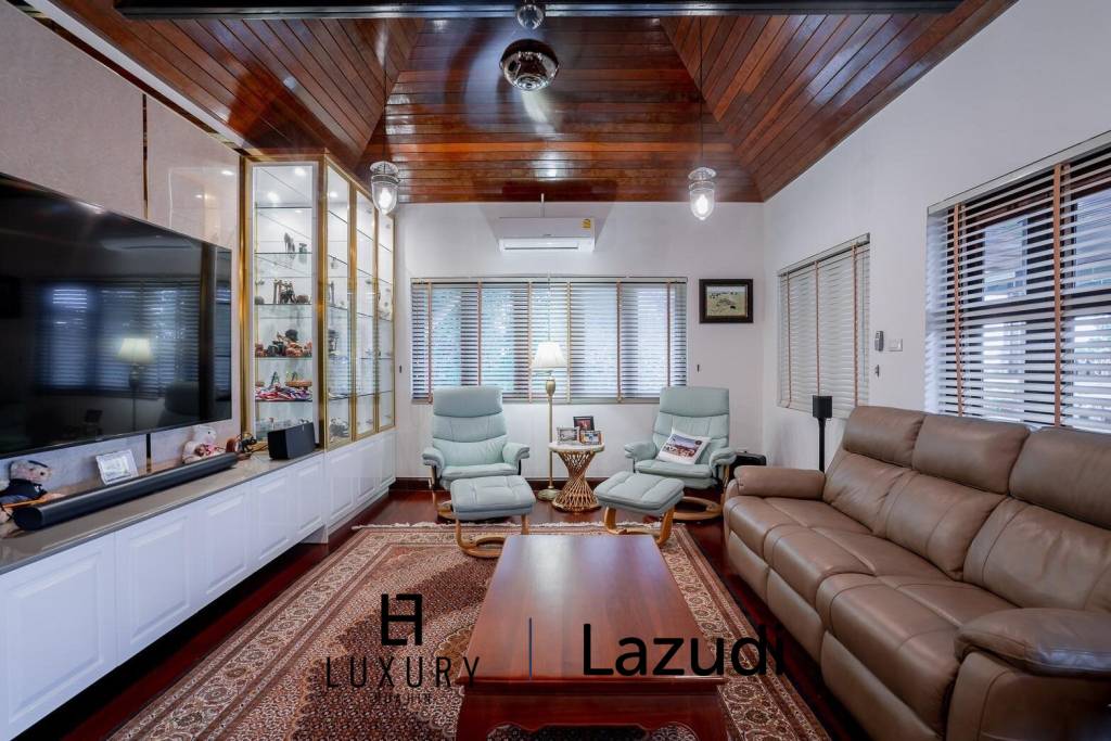 White Lotus 1: 5 Bedroom Bali Style Villa in Great Location