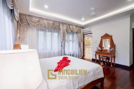White Lotus 1: 5 Bedroom Bali Style Villa in Great Location