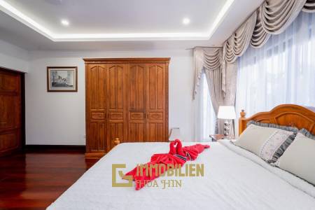 White Lotus 1: 5 Bedroom Bali Style Villa in Great Location