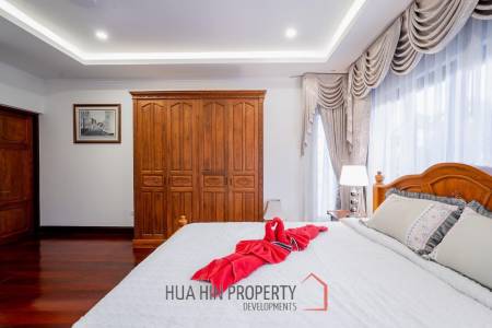 White Lotus 1: 5 Bedroom Bali Style Villa in Great Location