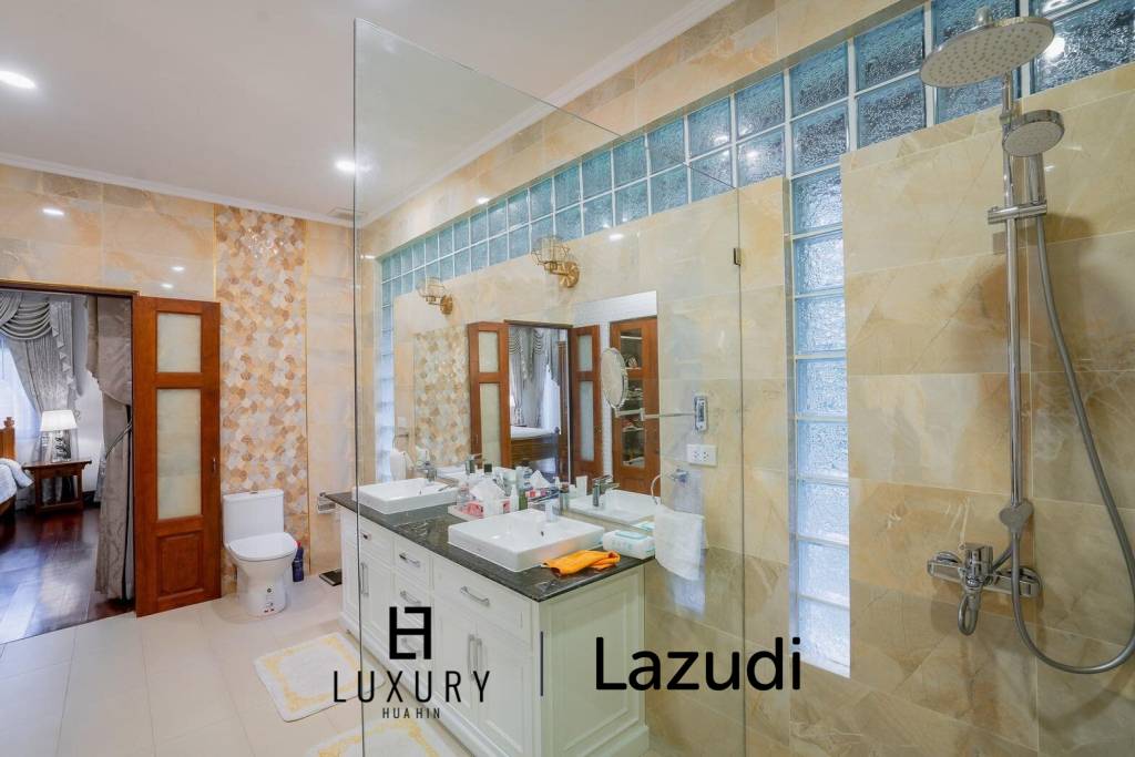 White Lotus 1: 5 Bedroom Bali Style Villa in Great Location