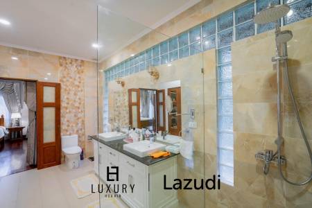 White Lotus 1: 5 Bedroom Bali Style Villa in Great Location