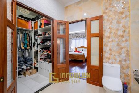 White Lotus 1: 5 Bedroom Bali Style Villa in Great Location