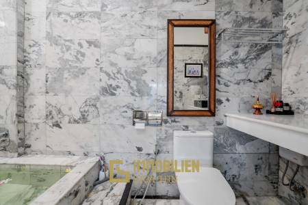 White Lotus 1: 5 Bedroom Bali Style Villa in Great Location