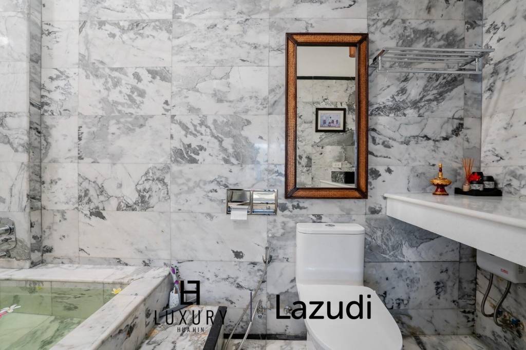 White Lotus 1: 5 Bedroom Bali Style Villa in Great Location