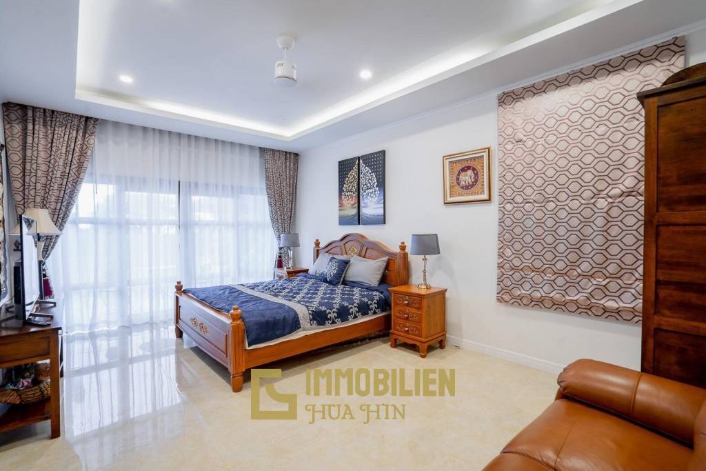 White Lotus 1: 5 Bedroom Bali Style Villa in Great Location