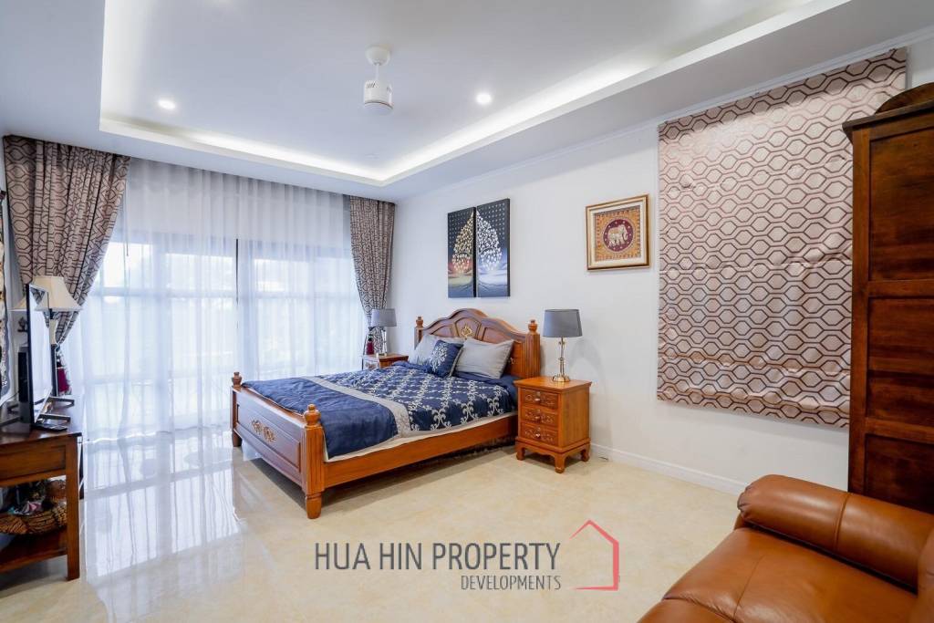 White Lotus 1: 5 Bedroom Bali Style Villa in Great Location