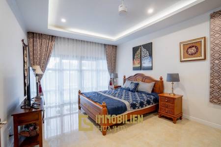 White Lotus 1: 5 Bedroom Bali Style Villa in Great Location