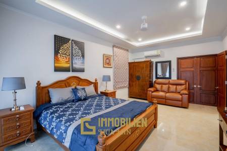 White Lotus 1: 5 Bedroom Bali Style Villa in Great Location