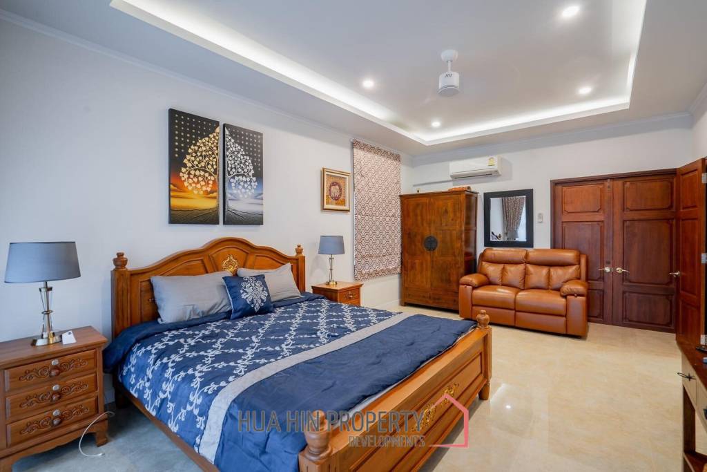 White Lotus 1: 5 Bedroom Bali Style Villa in Great Location
