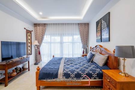 White Lotus 1: 5 Bedroom Bali Style Villa in Great Location