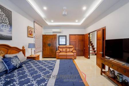 White Lotus 1: 5 Bedroom Bali Style Villa in Great Location