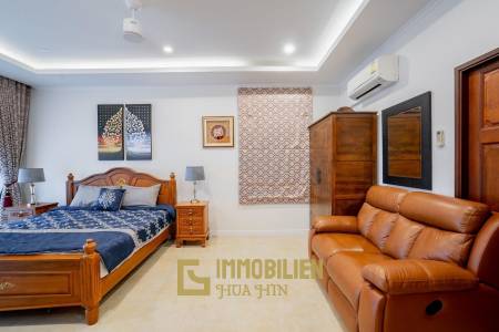 White Lotus 1: 5 Bedroom Bali Style Villa in Great Location