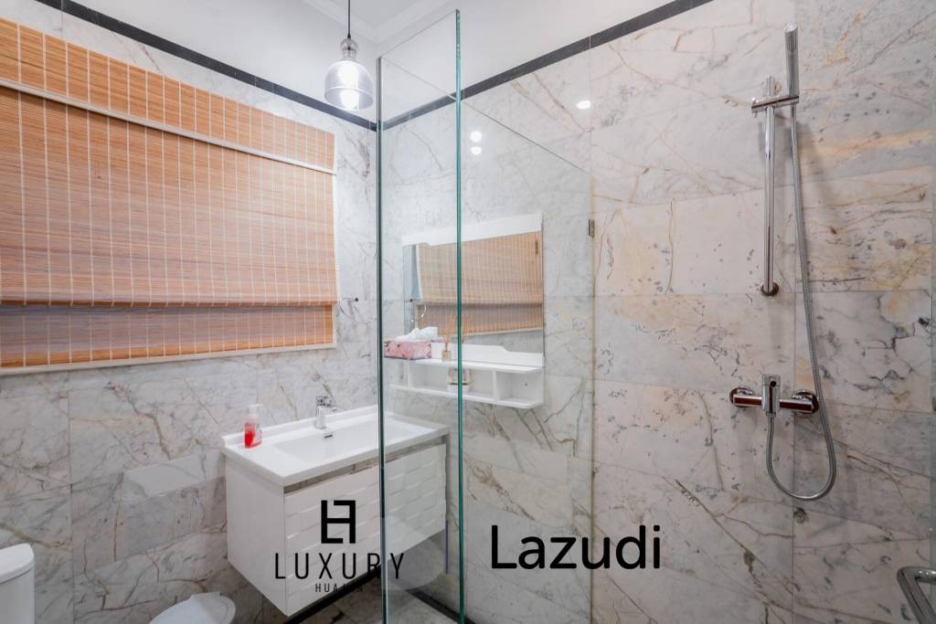 White Lotus 1: 5 Bedroom Bali Style Villa in Great Location