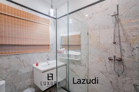 White Lotus 1: 5 Bedroom Bali Style Villa in Great Location