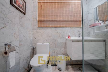 White Lotus 1: 5 Bedroom Bali Style Villa in Great Location