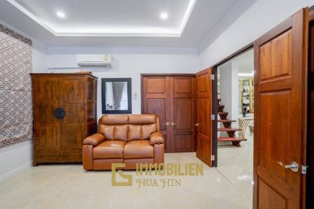 White Lotus 1: 5 Bedroom Bali Style Villa in Great Location
