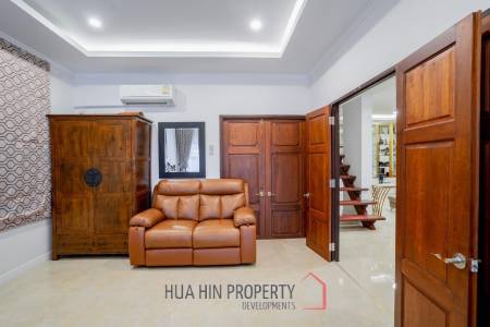 White Lotus 1: 5 Bedroom Bali Style Villa in Great Location