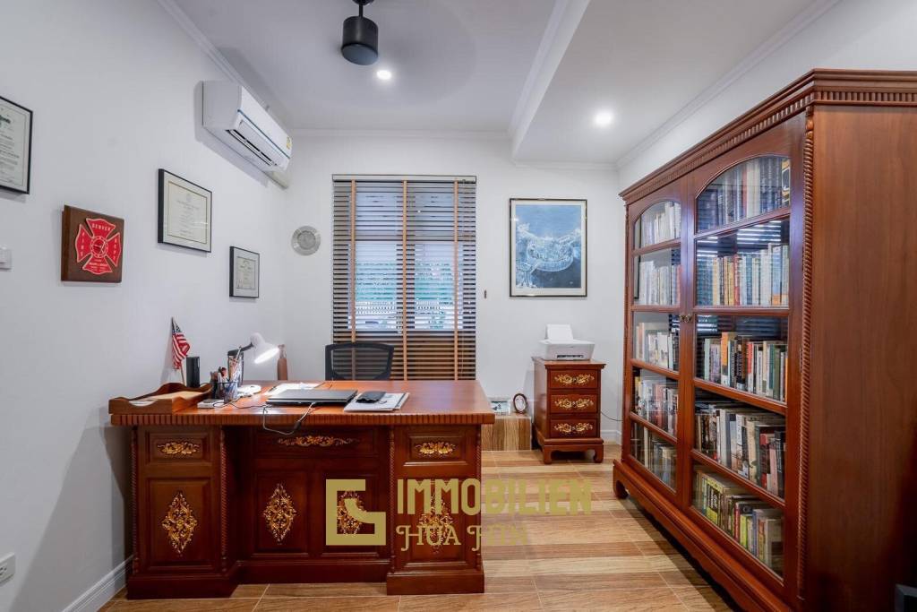 White Lotus 1: 5 Bedroom Bali Style Villa in Great Location