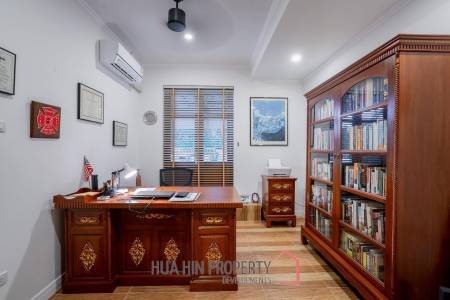 White Lotus 1: 5 Bedroom Bali Style Villa in Great Location