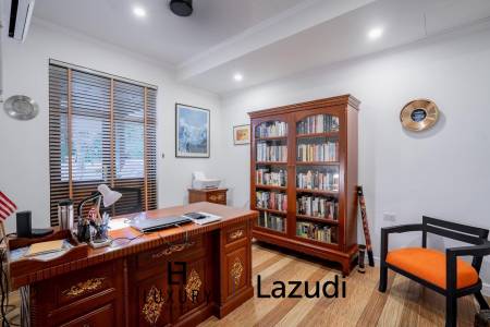 White Lotus 1: 5 Bedroom Bali Style Villa in Great Location