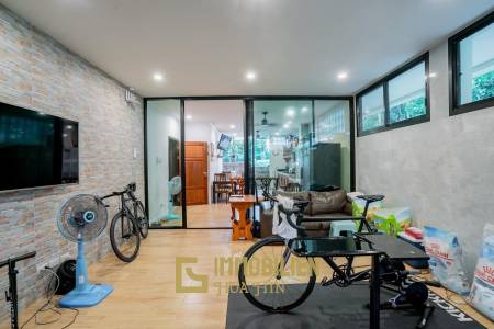 White Lotus 1: 5 Bedroom Bali Style Villa in Great Location
