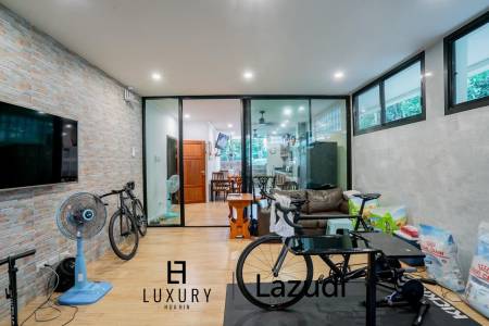 White Lotus 1: 5 Bedroom Bali Style Villa in Great Location