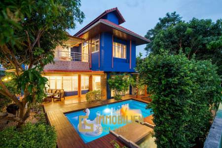 Zweigeschossige 4 Schlafzimmer Pool Villa im thailändischen Stil in Soi 88