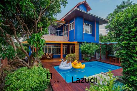 Zweigeschossige 4 Schlafzimmer Pool Villa im thailändischen Stil in Soi 88