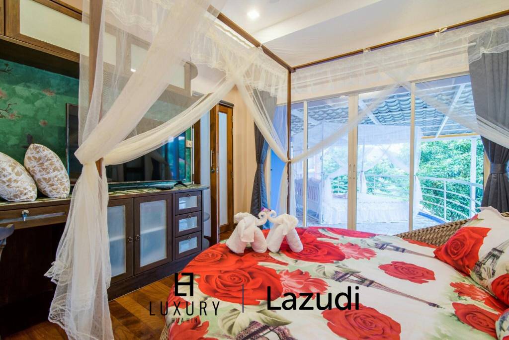 Zweigeschossige 4 Schlafzimmer Pool Villa im thailändischen Stil in Soi 88