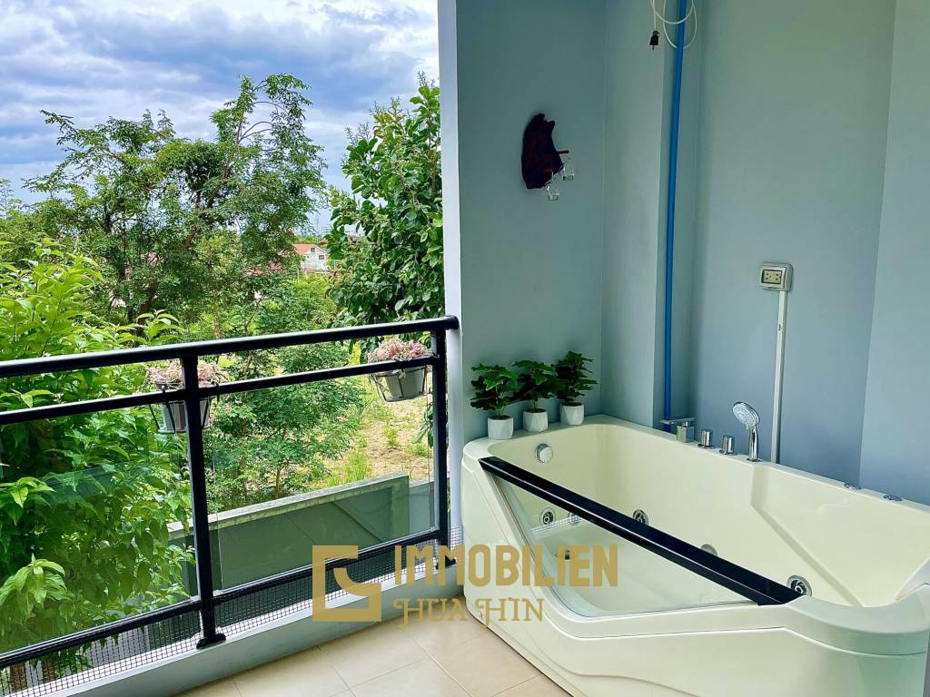 Designer-Eigentumswohnung mit Meer und Bergblick, mit 2 Schlafzimmern, 2 Bädern und einem Außen-Whirlpool