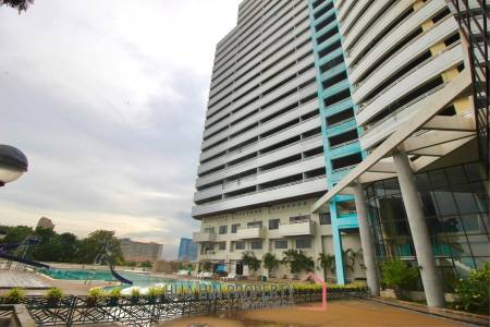 Cha Am Condotel: 4 Bedroom Condo Beach Front For Sale