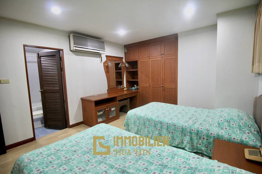 Cha Am Condotel: 4 Bedroom Condo Beach Front For Sale