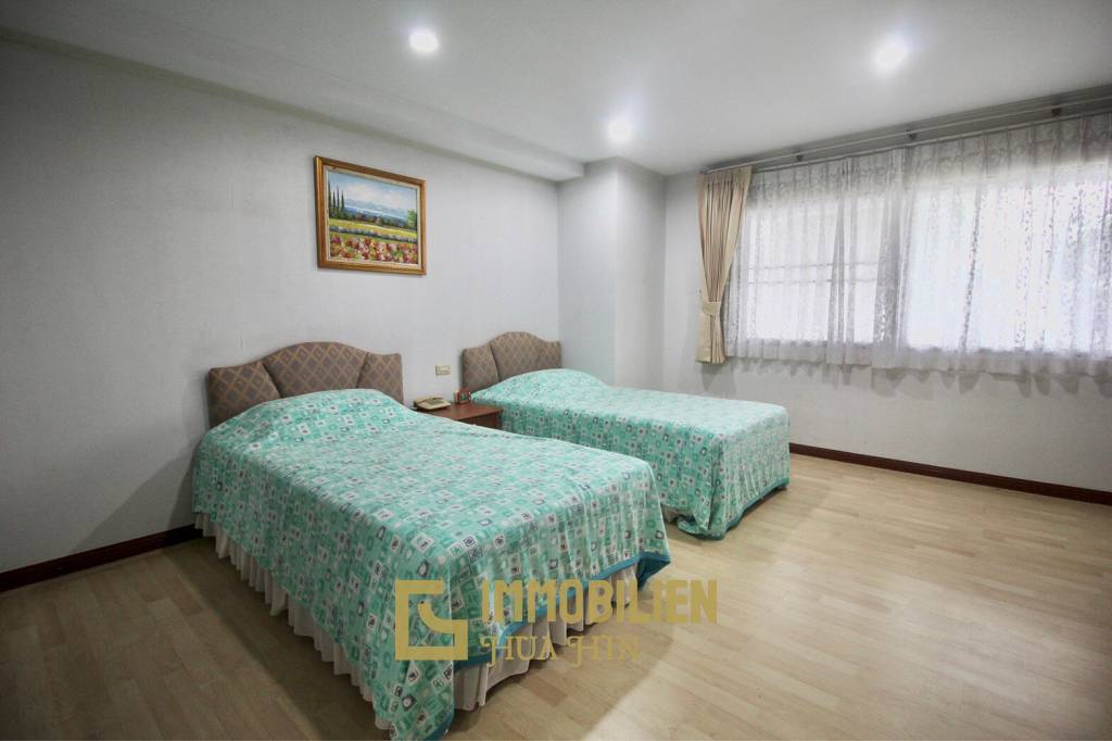 Cha Am Condotel: 4 Bedroom Condo Beach Front For Sale