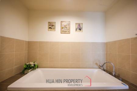Searidge: Absolutely Stunning 2 Bedroom Condo For Sale