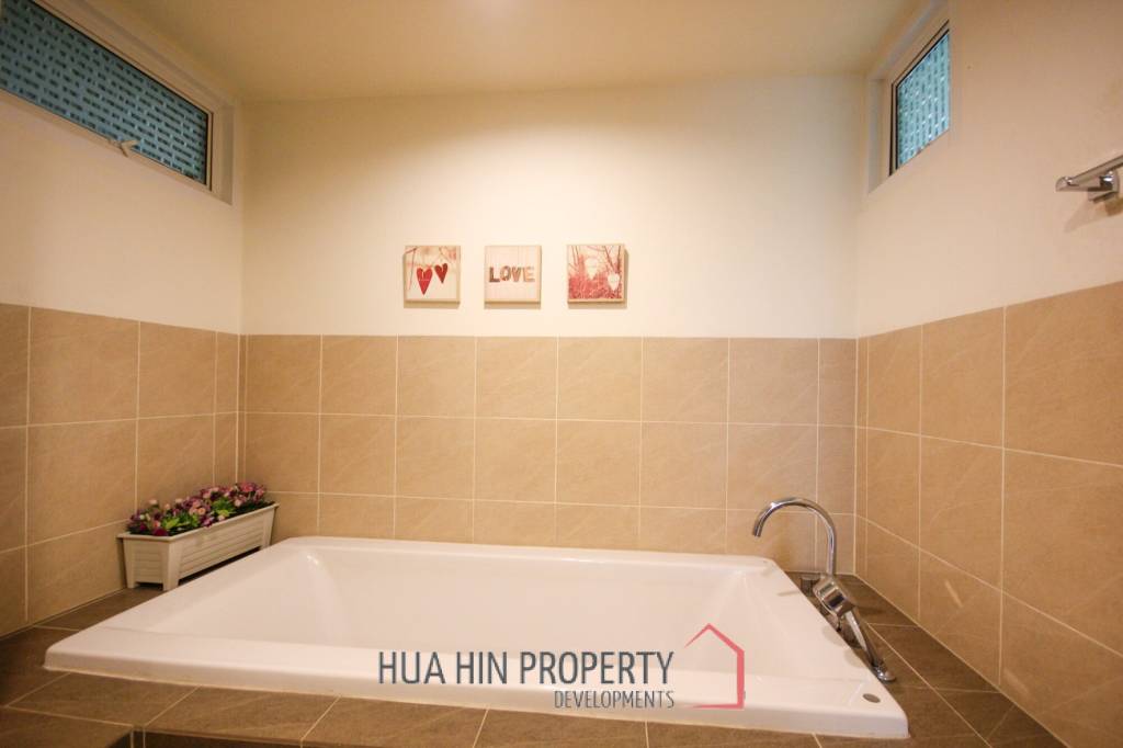 Searidge: Prestigious 2 Bedroom Unit For Sale