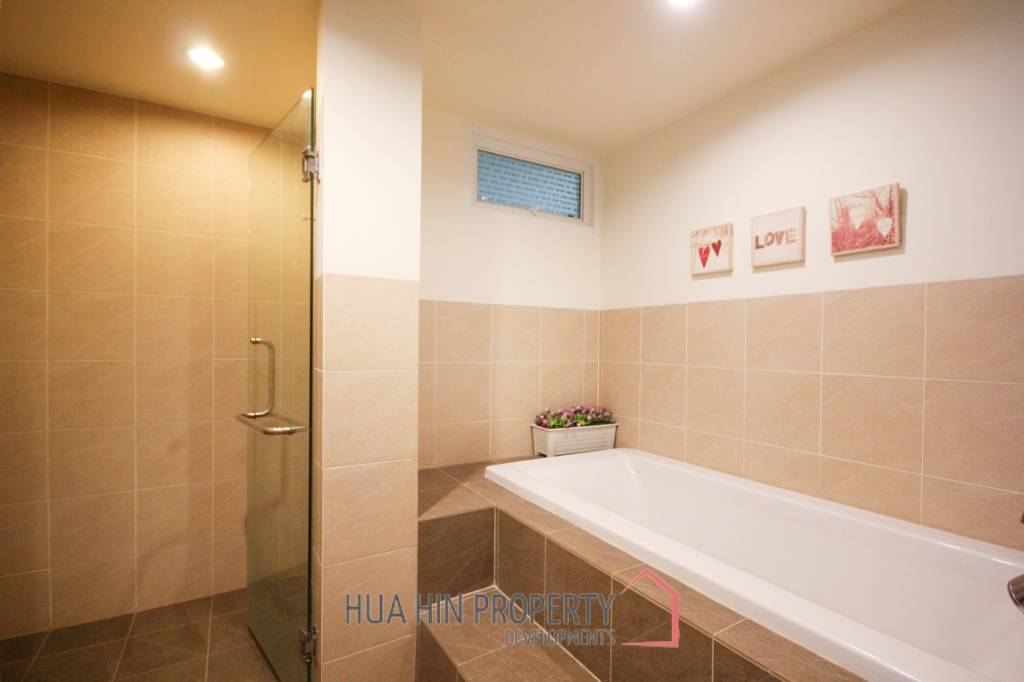 Searidge: Prestigious 2 Bedroom Unit For Sale