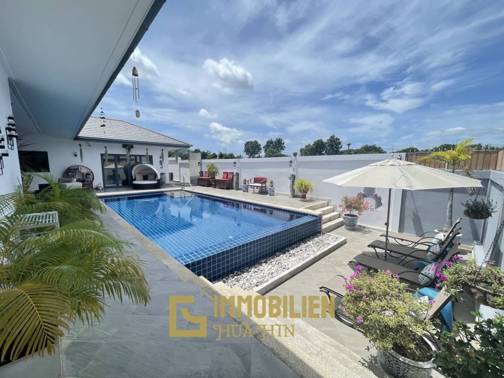 Sunset Views: 5 Schlafzimmer Villa in einem absolut großartigen Zustand