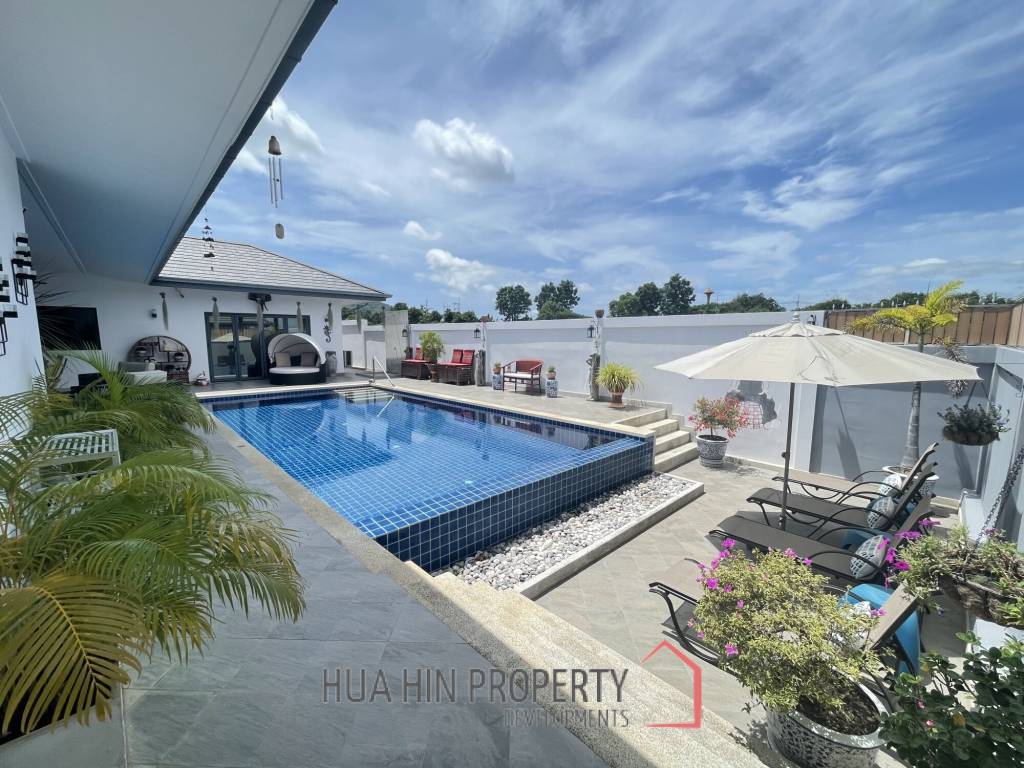 Sunset Views: 5 Bedroom Villa in absolutely superb condition