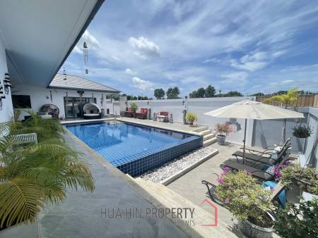 Sunset Views: 5 Bedroom Villa in absolutely superb condition