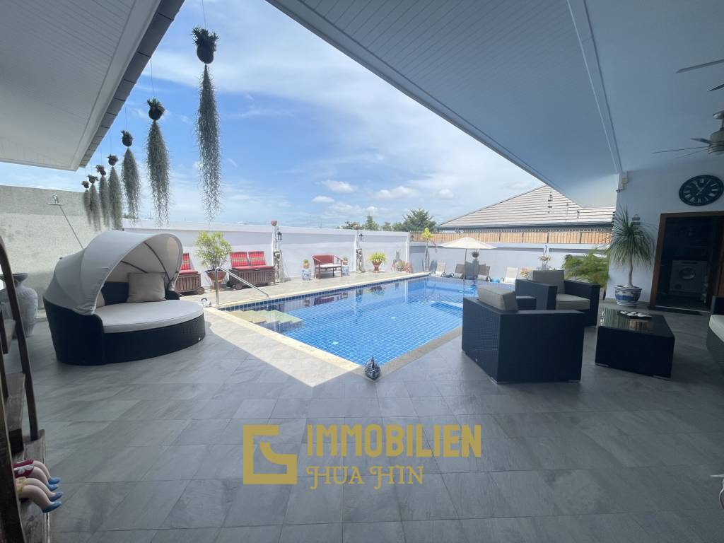 Sunset Views: 5 Schlafzimmer Villa in einem absolut großartigen Zustand