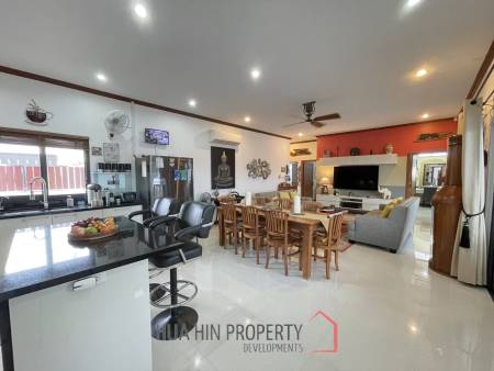 Sunset Views: 5 Bedroom Villa in absolutely superb condition