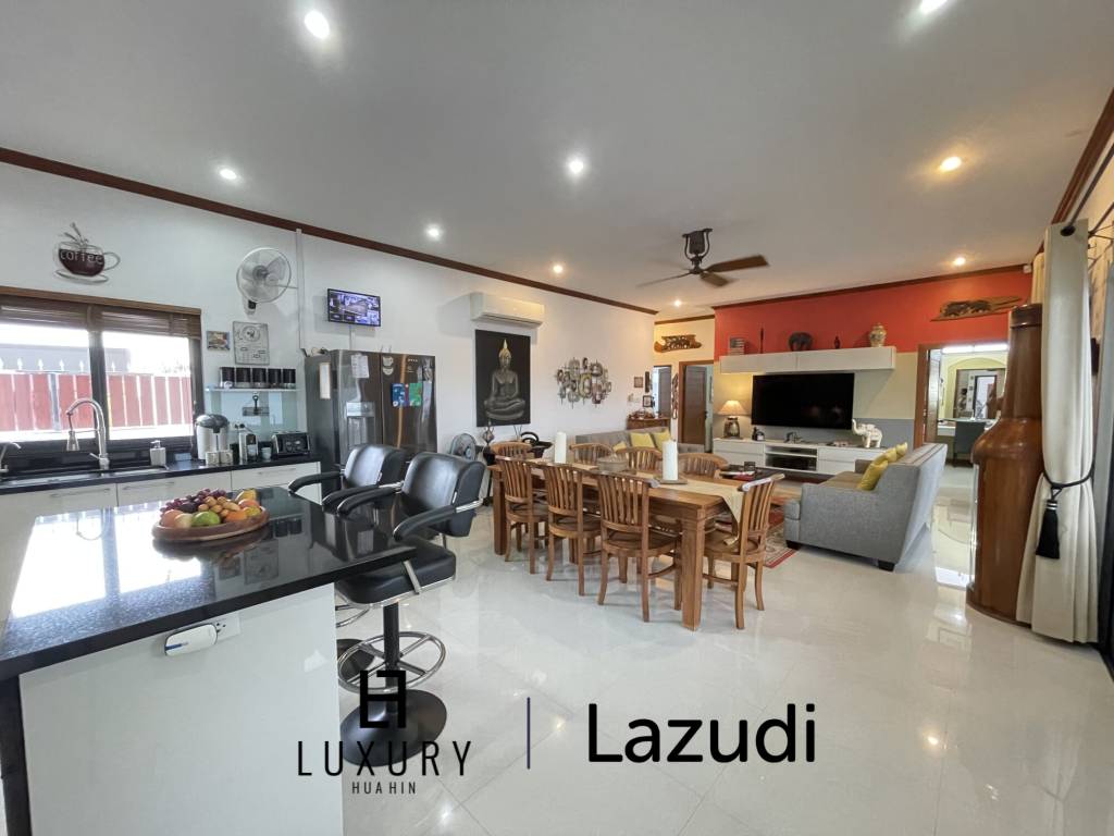 Infinity pool / 5 bedrooms / extremely well maintained