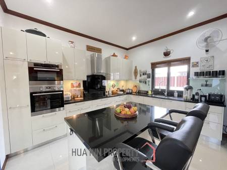 Sunset Views: 5 Bedroom Villa in absolutely superb condition