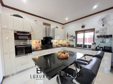 Infinity pool / 5 bedrooms / extremely well maintained