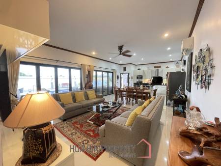 Sunset Views: 5 Bedroom Villa in absolutely superb condition