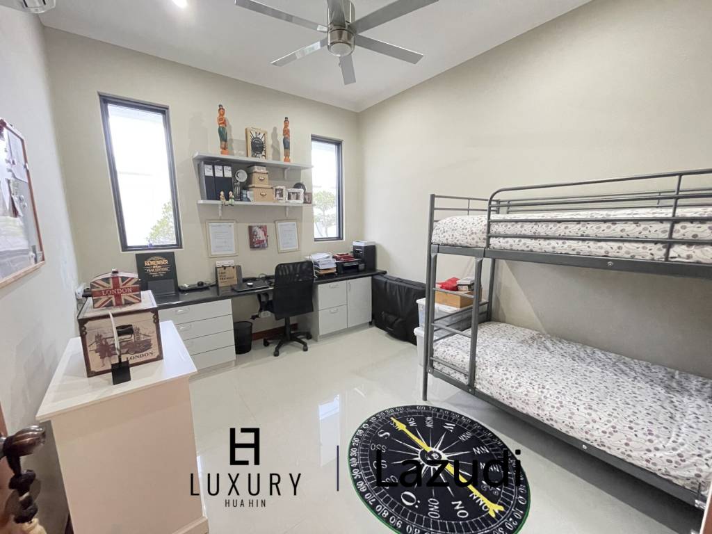 Infinity pool / 5 bedrooms / extremely well maintained