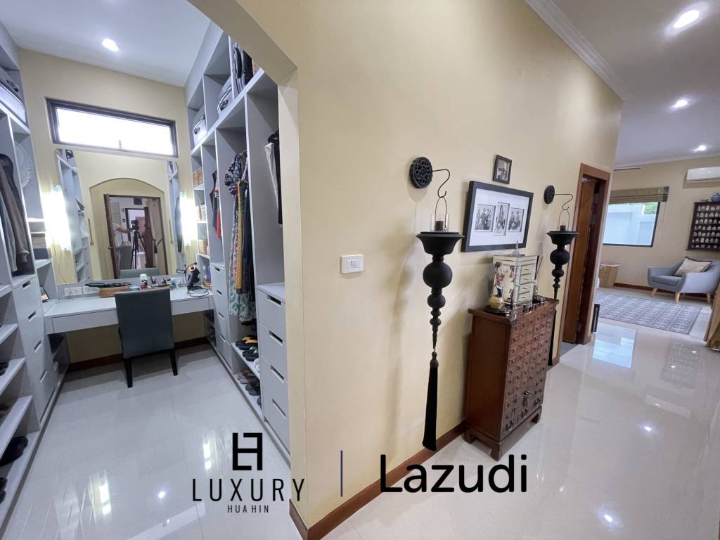 Infinity pool / 5 bedrooms / extremely well maintained