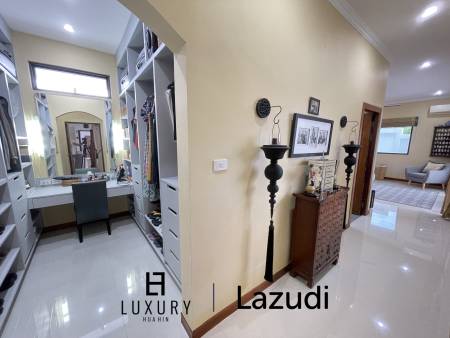 Infinity pool / 5 bedrooms / extremely well maintained